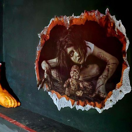 Scary Hostel Tbilisi Buitenkant foto