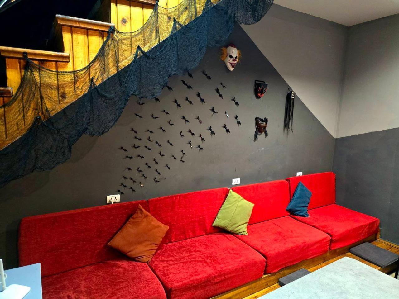 Scary Hostel Tbilisi Buitenkant foto